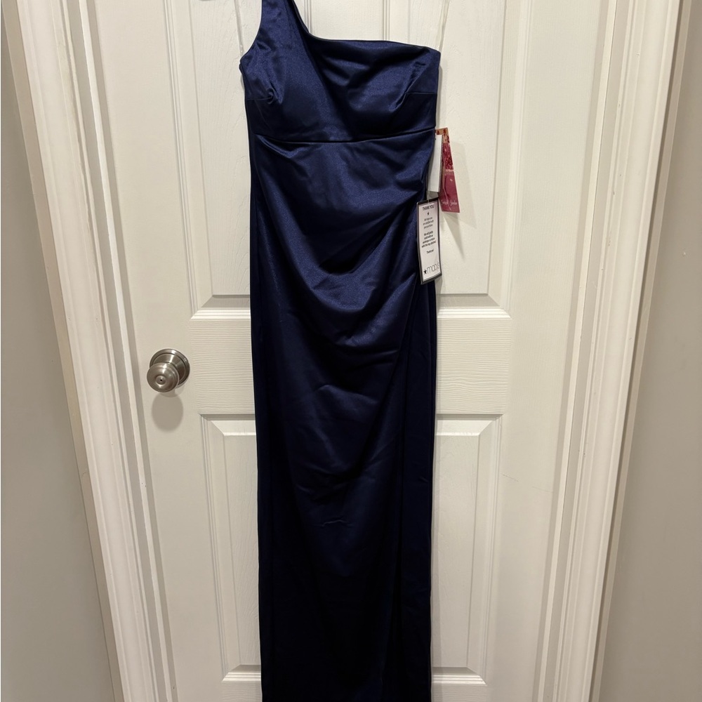 Emerald Sundae Midnight/Navy Blue Gown
Size XS New with tag ! $79